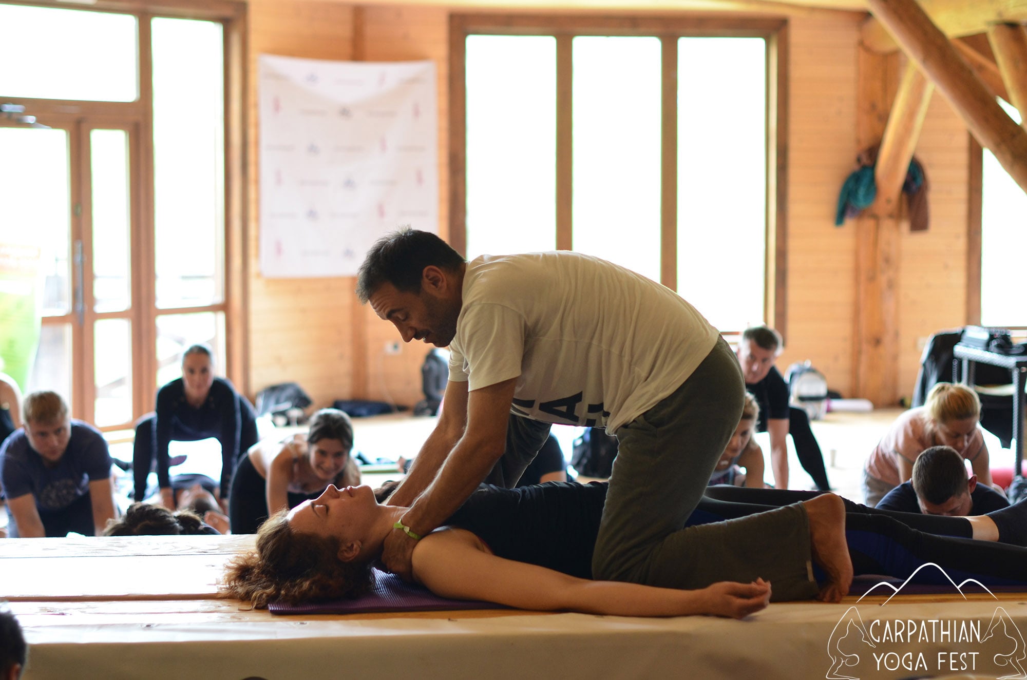 tayskiy massazh na karpatskom festivale yogi (2)-min